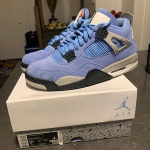 Air Jordan 4 UNC